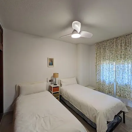 Apartamento En Paseo Maritimo Con Piscina Y Aire Acond *