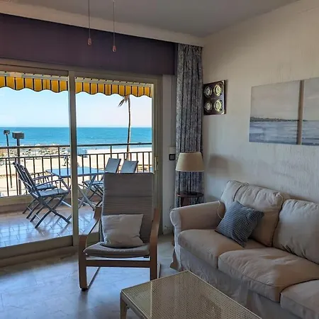 Apartamento En Paseo Maritimo Con Piscina Y Aire Acond Apartment