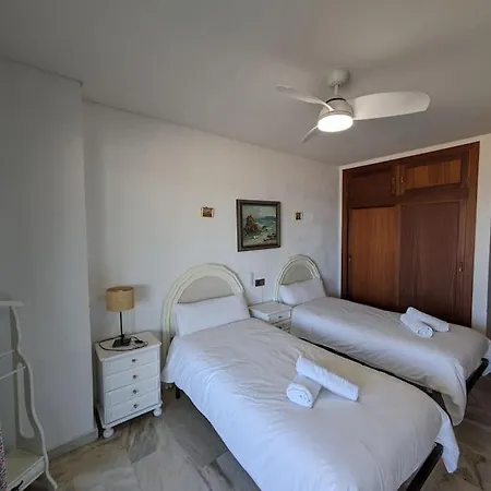 Apartamento En Paseo Maritimo Con Piscina Y Aire Acond Fuengirola