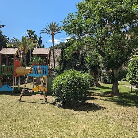 Apartamento En Paseo Maritimo Con Piscina Y Aire Acond *